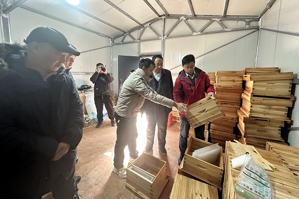 示范蜂場技術(shù)指導2.jpg